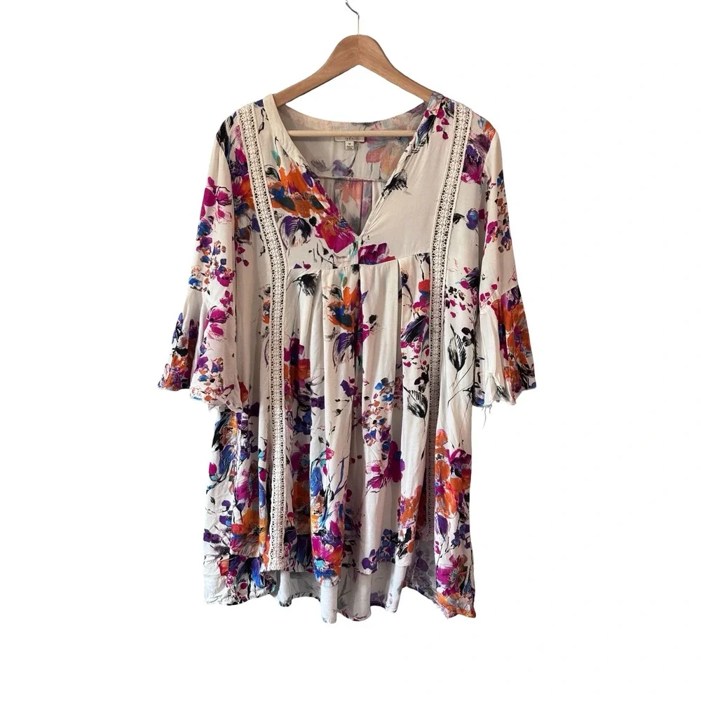 Umgee Floral Tunic Top Size M White Multi Rayon Boho Bell Sleeve Lace